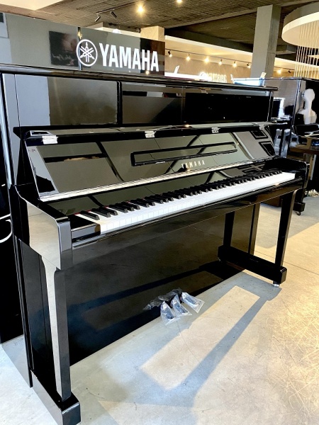 Yamaha P116 Chrome