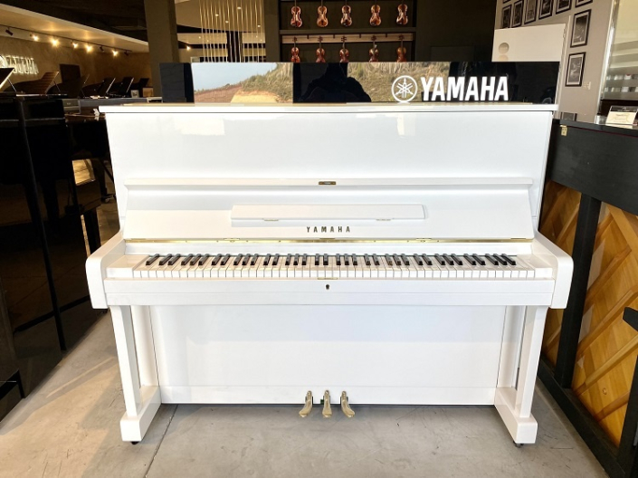 Yamaha U1WH