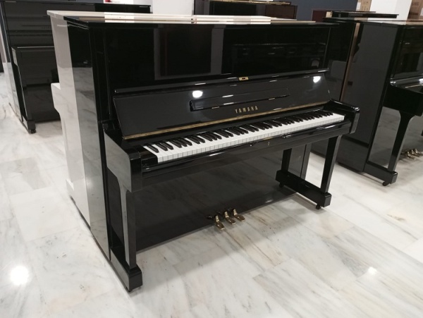 Yamaha U1