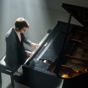 Por qué dos pianos iguales suenan diferente