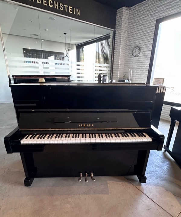 Yamaha U1
