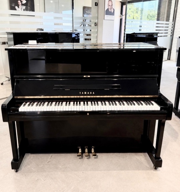 Yamaha U1