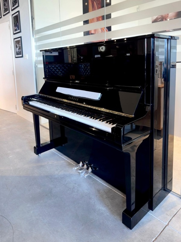 Yamaha U3H
